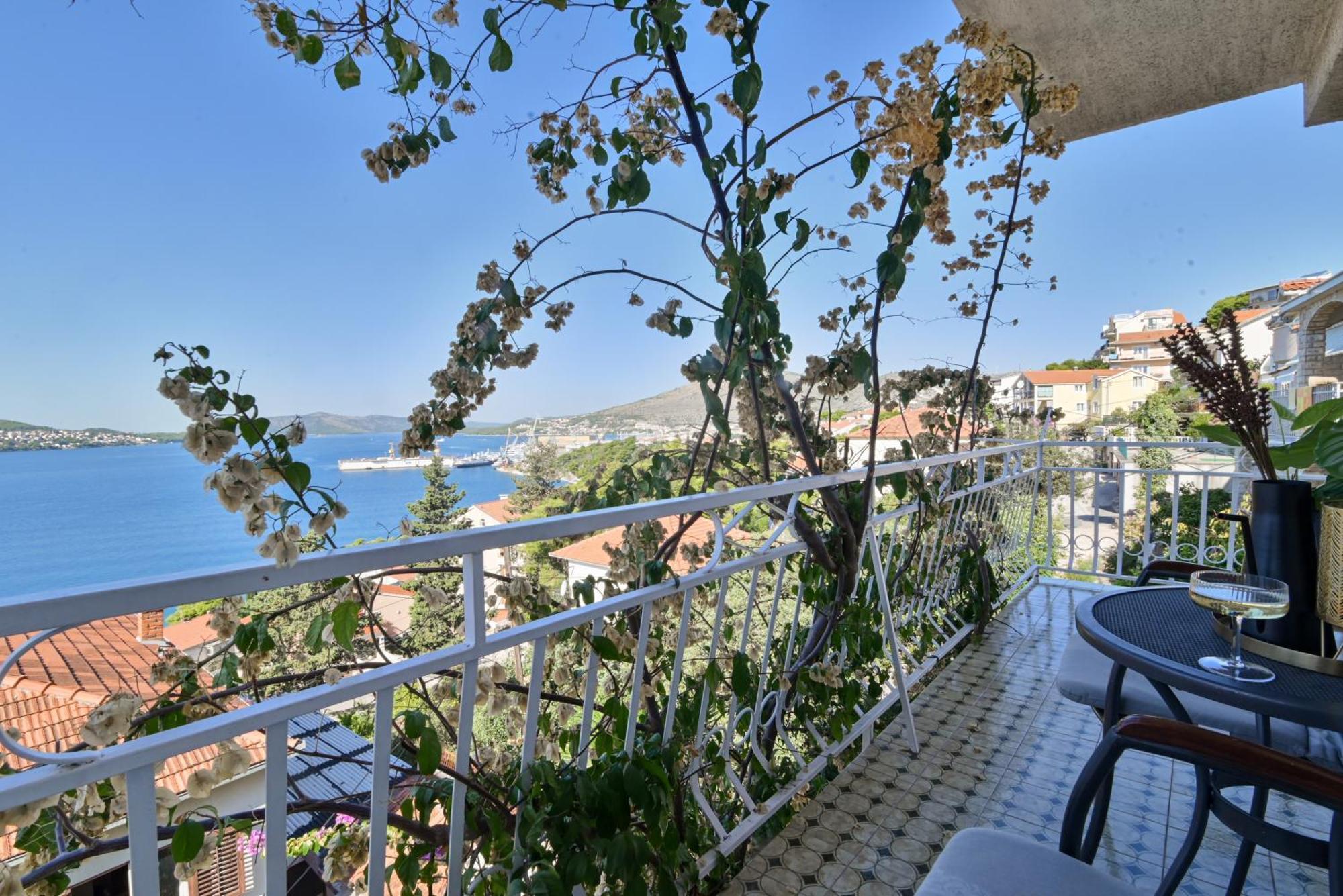 Apartment Spira Puovica トロギール エクステリア 写真