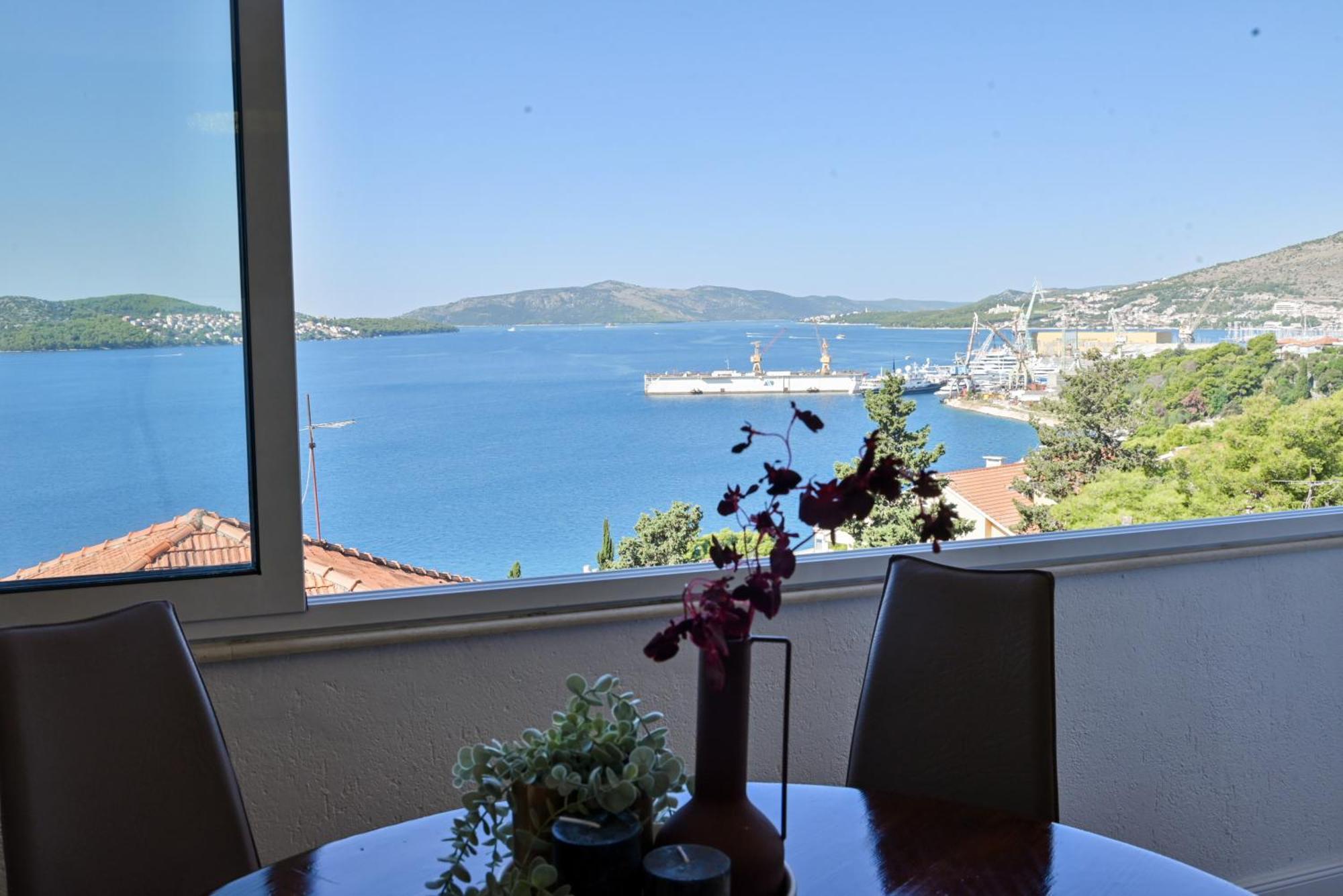 Apartment Spira Puovica トロギール エクステリア 写真